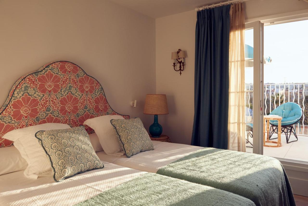 Cristine Bedfor Mahon Hotel Екстериор снимка